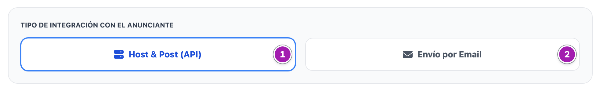 Pestaña «Integración» del alta: «Tipo de Integración con el Anunciante» con sus dos opciones, «Host & Post (API)» elegida por defecto (1) y «Envío por Email» (2).
