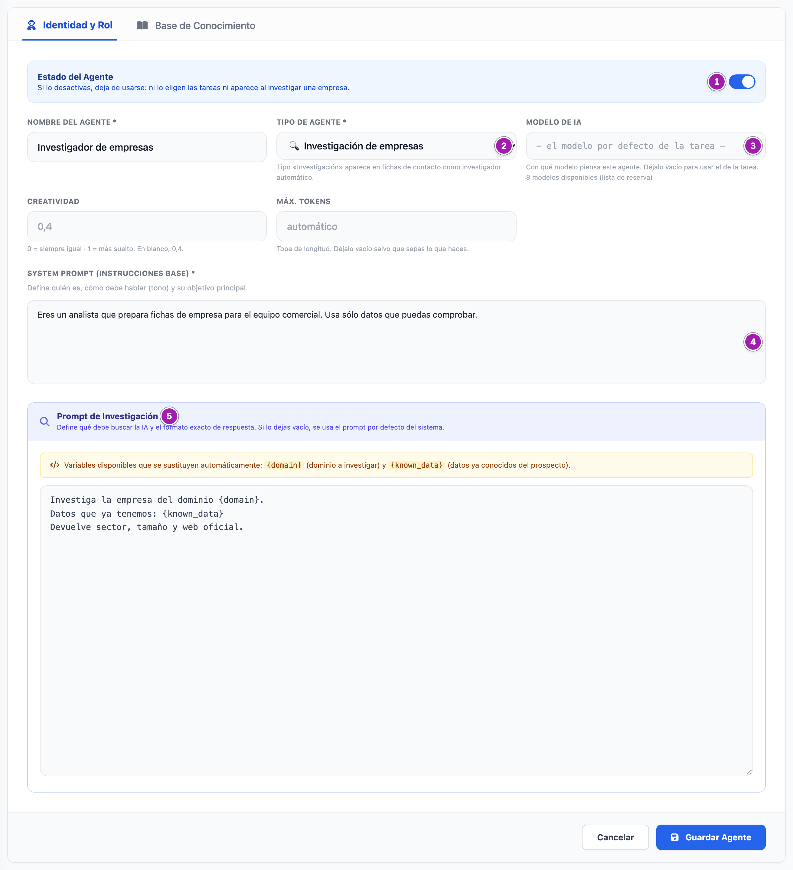 Ficha de un agente de tipo «Investigación de empresas», pestaña «Identidad y Rol»: el interruptor «Estado del Agente» (1), el tipo (2), el modelo, vacío para usar el de la tarea (3), las instrucciones base (4) y el «Prompt de Investigación», que sólo sale con este tipo (5).