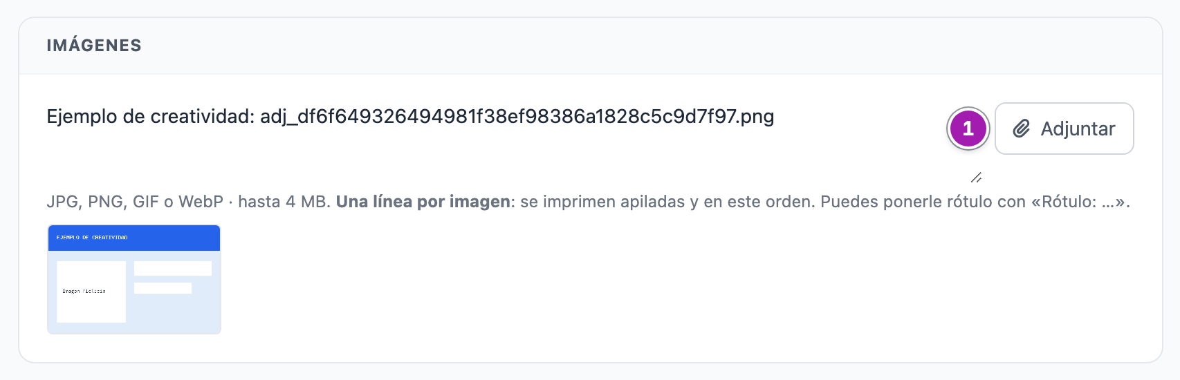 Bloque «Imágenes» de la ficha de un producto: una línea «Ejemplo de creatividad: adj_….png» en la caja, el botón «Adjuntar» (1) y la miniatura de la imagen adjunta.