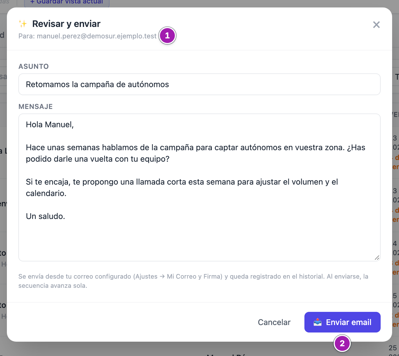 Ventana Revisar y enviar con el borrador de la IA: el destinatario (1), el asunto y el mensaje editables, la nota sobre desde qué correo sale y el botón Enviar email (2).