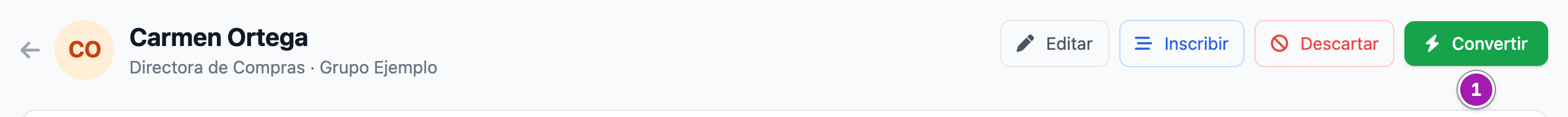 Cabecera de la ficha de un cliente potencial, con los botones «Editar», «Inscribir», «Descartar» y «Convertir»; el botón «Convertir» está señalado con el 1.