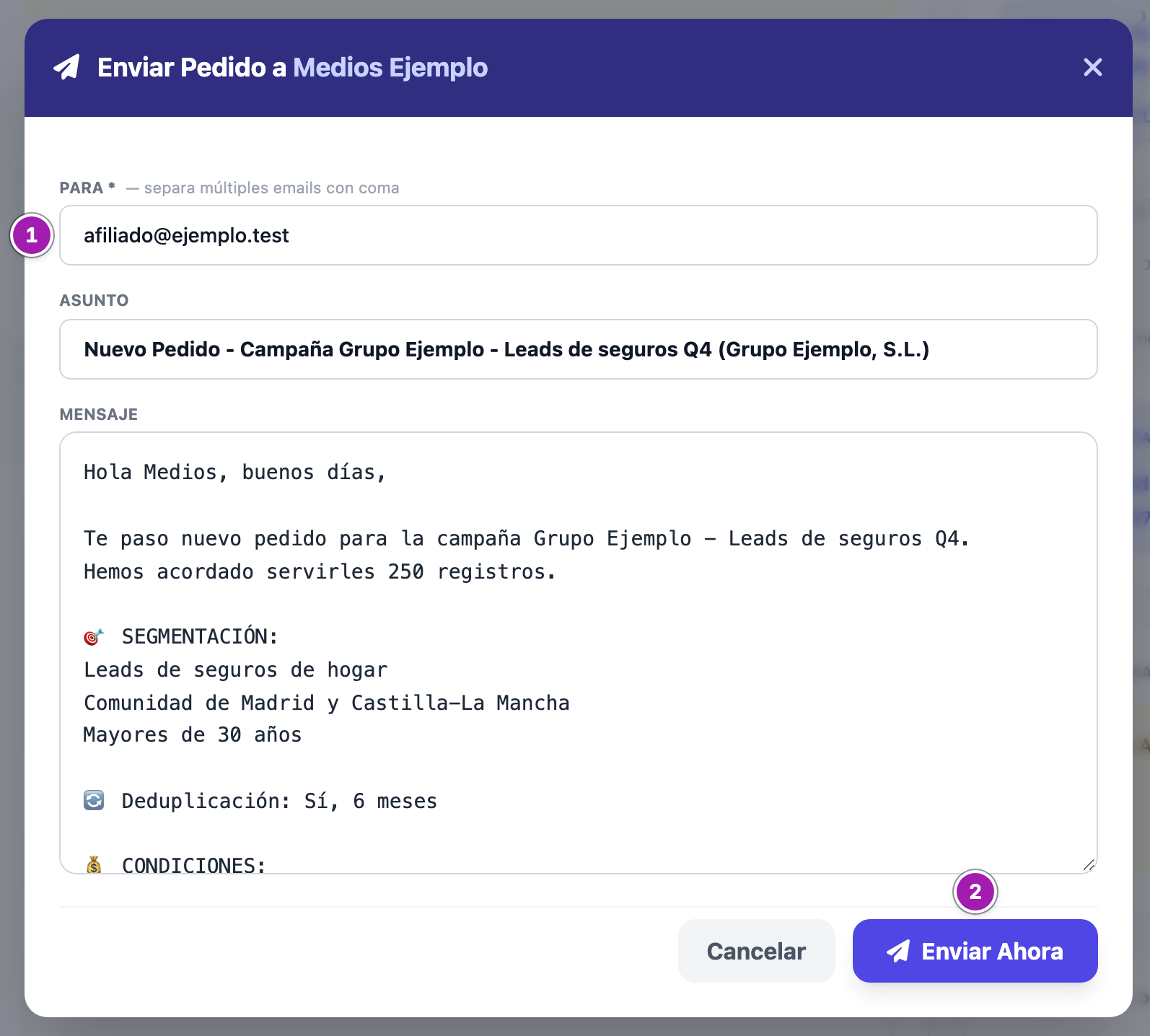 Ventana «Enviar Pedido a Medios Ejemplo» con el correo del proveedor en «Para» (1), el asunto y el mensaje ya redactados, y los botones «Cancelar» y «Enviar Ahora» (2).