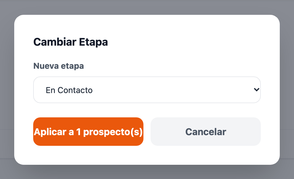 Ventana «Cambiar Etapa» de la lista de descartados, con «En Contacto» elegida en «Nueva etapa» y los botones «Aplicar a 1 prospecto(s)» y «Cancelar».