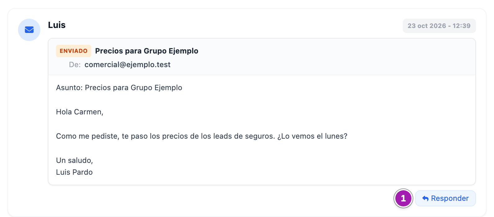 Un correo enviado en el historial de un cliente potencial, con su asunto, el texto y el botón «Responder» (1).