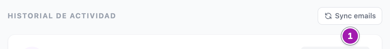Cabecera del historial de actividad de un contacto con el botón Sync emails (1), que busca en tu buzón los correos de ese contacto.