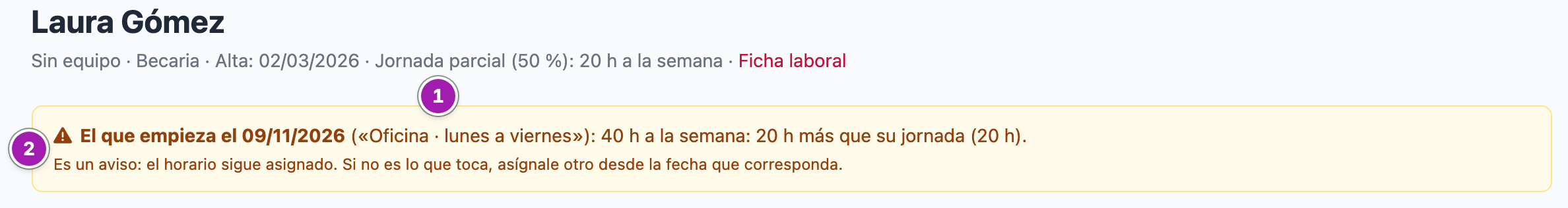 Cabecera de la ficha de horario de Laura Gómez con «Jornada parcial (50 %): 20 h a la semana» (1) y el recuadro ámbar del horario que empieza más adelante, «Oficina · lunes a viernes»: «40 h a la semana: 20 h más que su jornada (20 h).», con «Es un aviso: el horario sigue asignado.» (2).