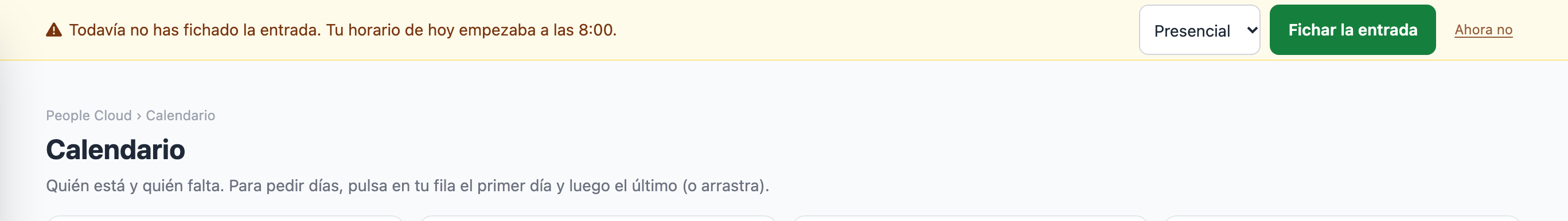 Franja de aviso arriba de otra pantalla de People: «Todavía no has fichado la entrada…», con el desplegable de modalidad, el botón «Fichar la entrada» y «Ahora no».
